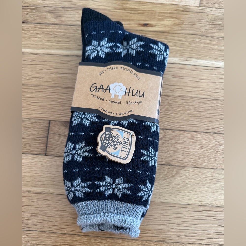 Gaa Huu Men’s Thermal Insulated Black & Gray Snowflakes Socks